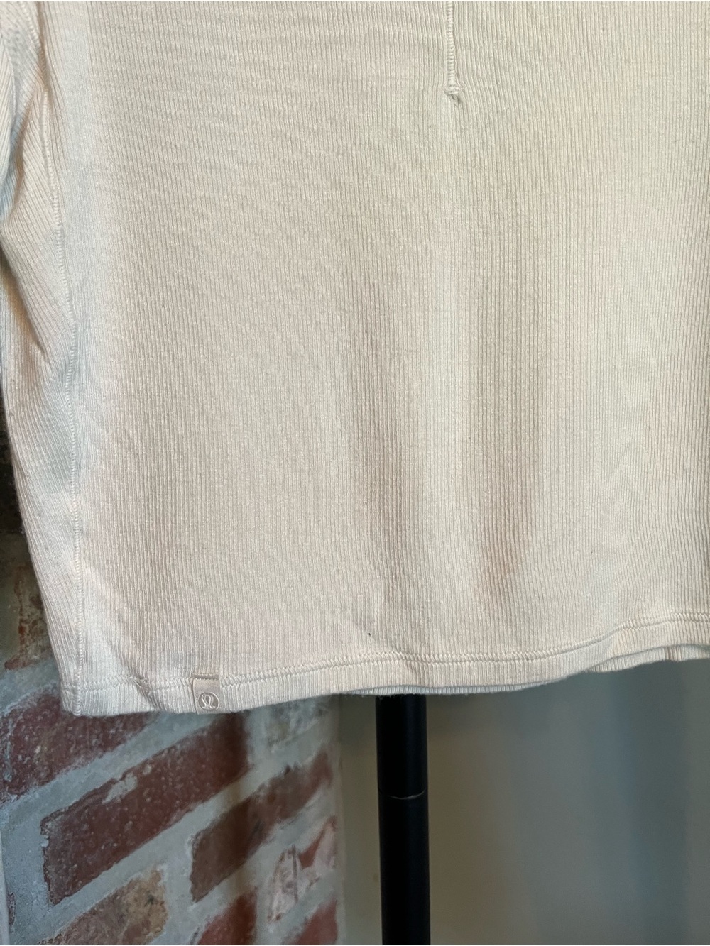 Lululemon Hold Tight Straight-Hem Cropped Long-Sleeve Shirt | size 4 - Picture 4 of 6